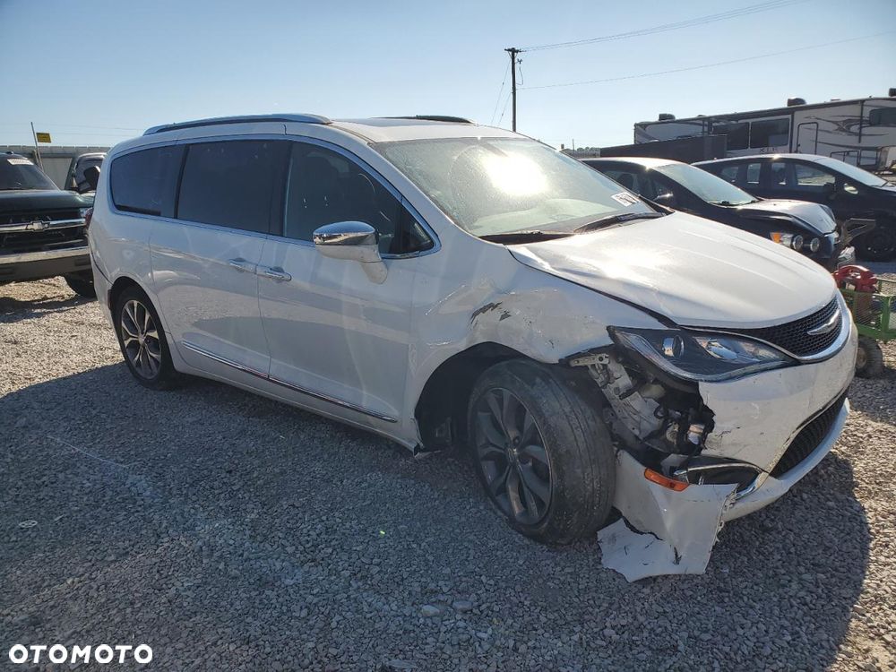 Chrysler Pacifica - 5