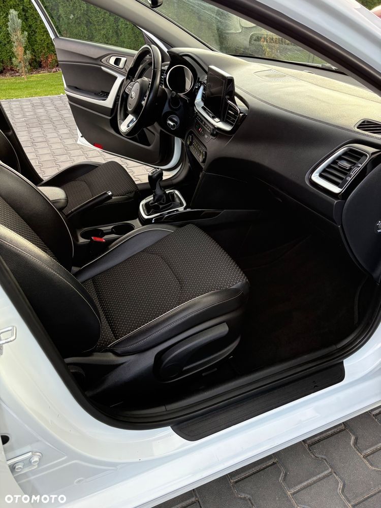 Kia Ceed - 12