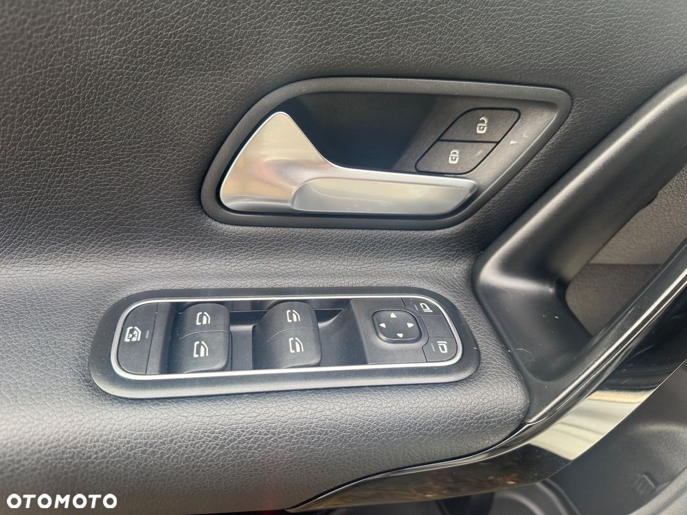 Mercedes-Benz CLA 180 Edition 1 7G-DCT - 40