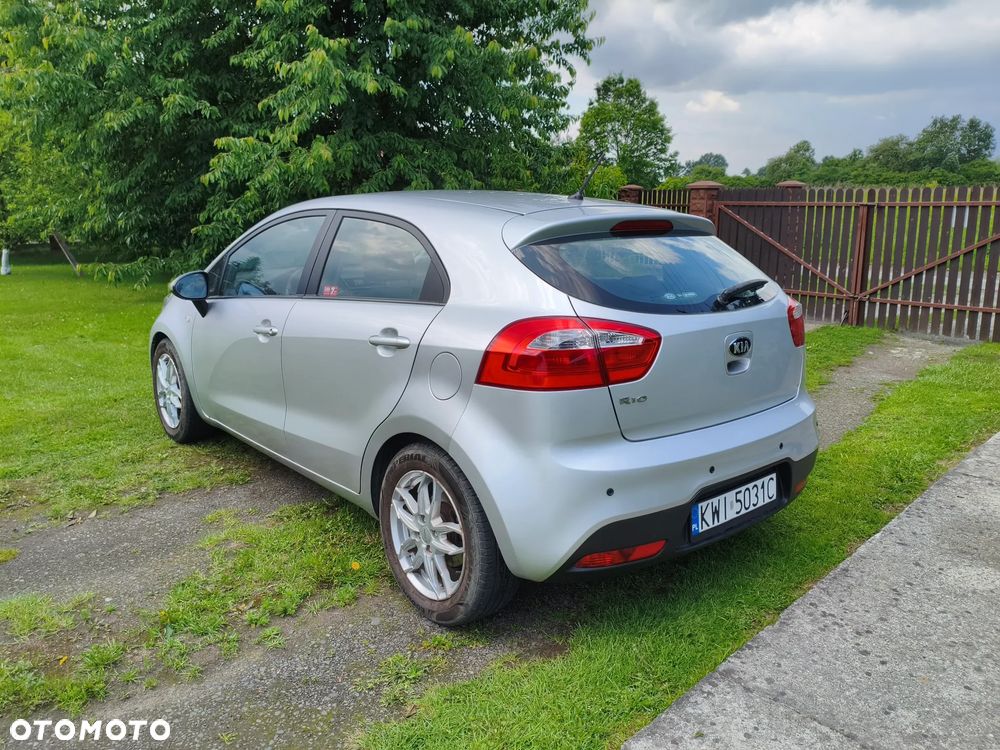 Kia Rio 1.4 M - 10