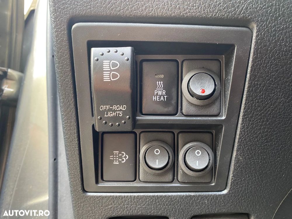 Toyota Hilux 2.8D 204CP 4x4 Double Cab AT Invincible - 18