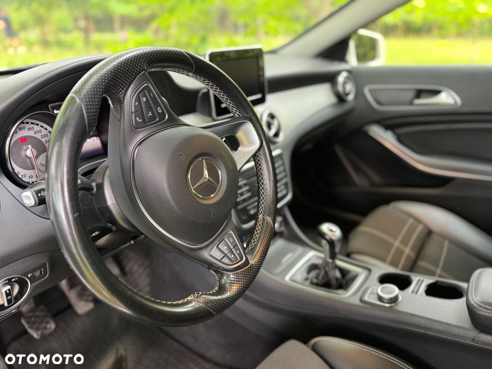 Mercedes-Benz GLA 200 - 8