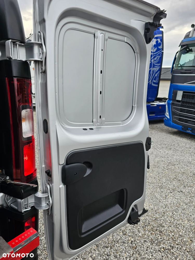 Renault Trafic - 18