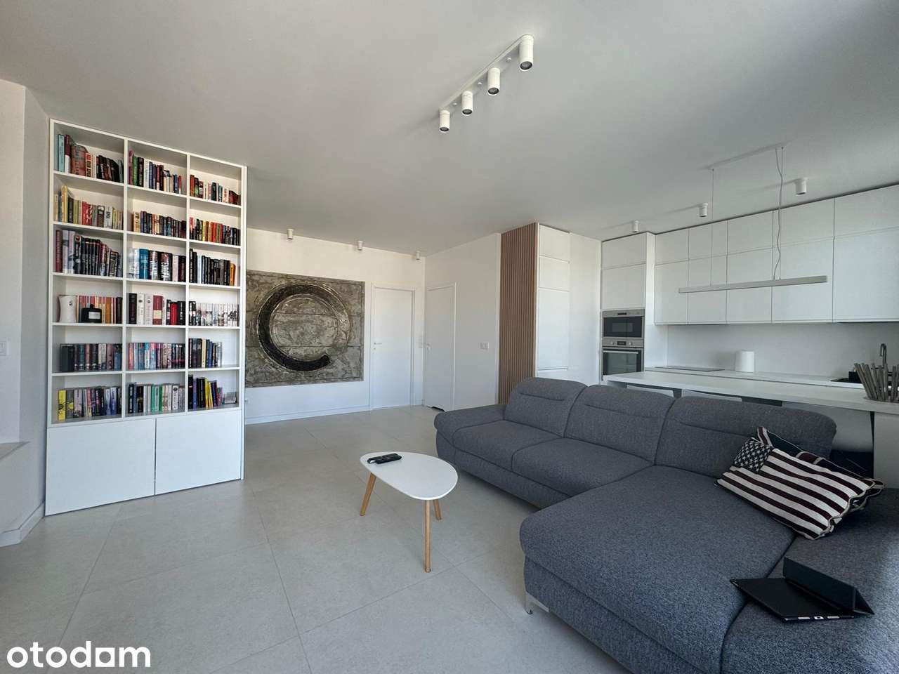 2 pokojowe mieszkanie 52 m duży taras 25 m, balkon 6 m, metro 8 min.
