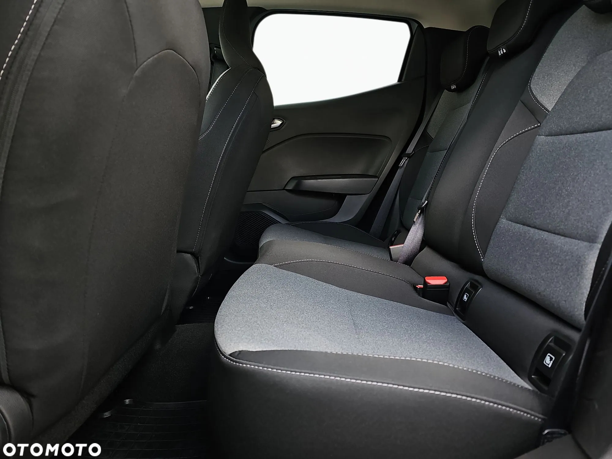Renault Clio 1.0 TCe Evolution - 28