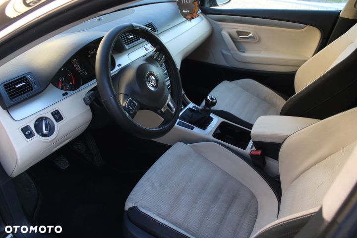 Volkswagen Passat CC - 25