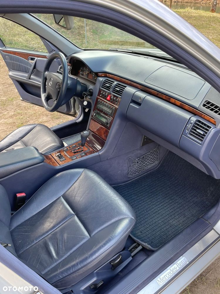Mercedes-Benz Klasa E - 12