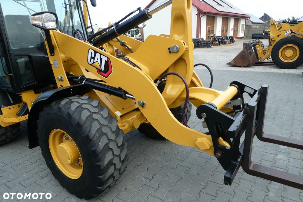 Caterpillar 906M SPROWADZONY ŁYZKA WIDŁY - 8