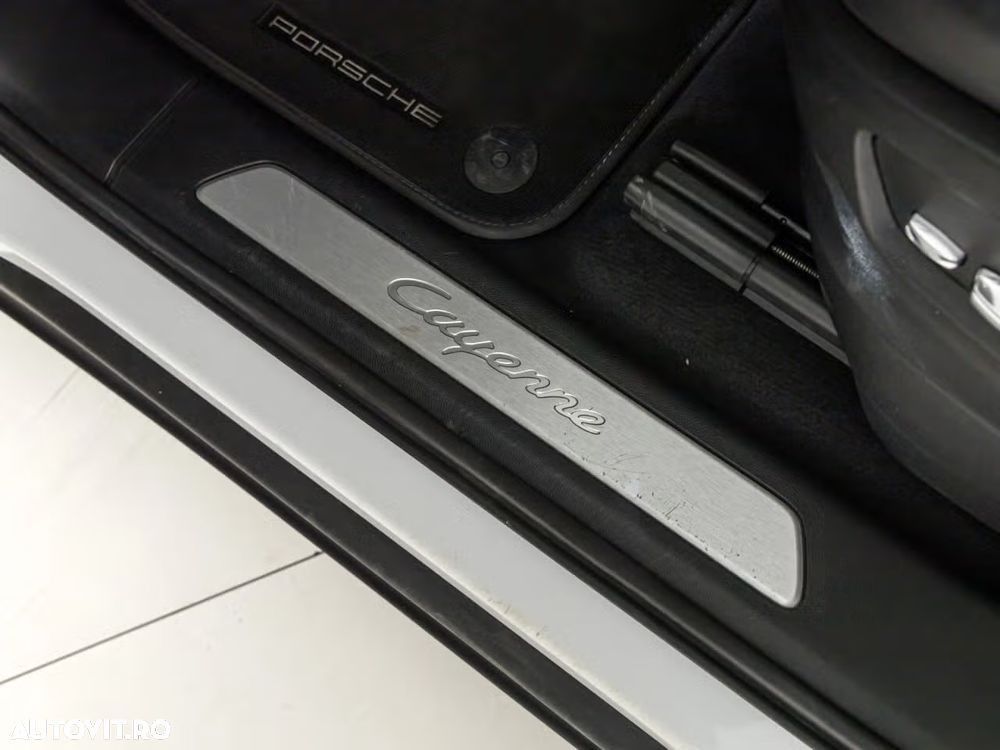 Porsche Cayenne - 9