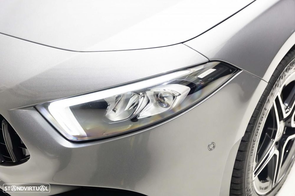 Mercedes-Benz A 250 e 8G-DCT AMG Line - 12