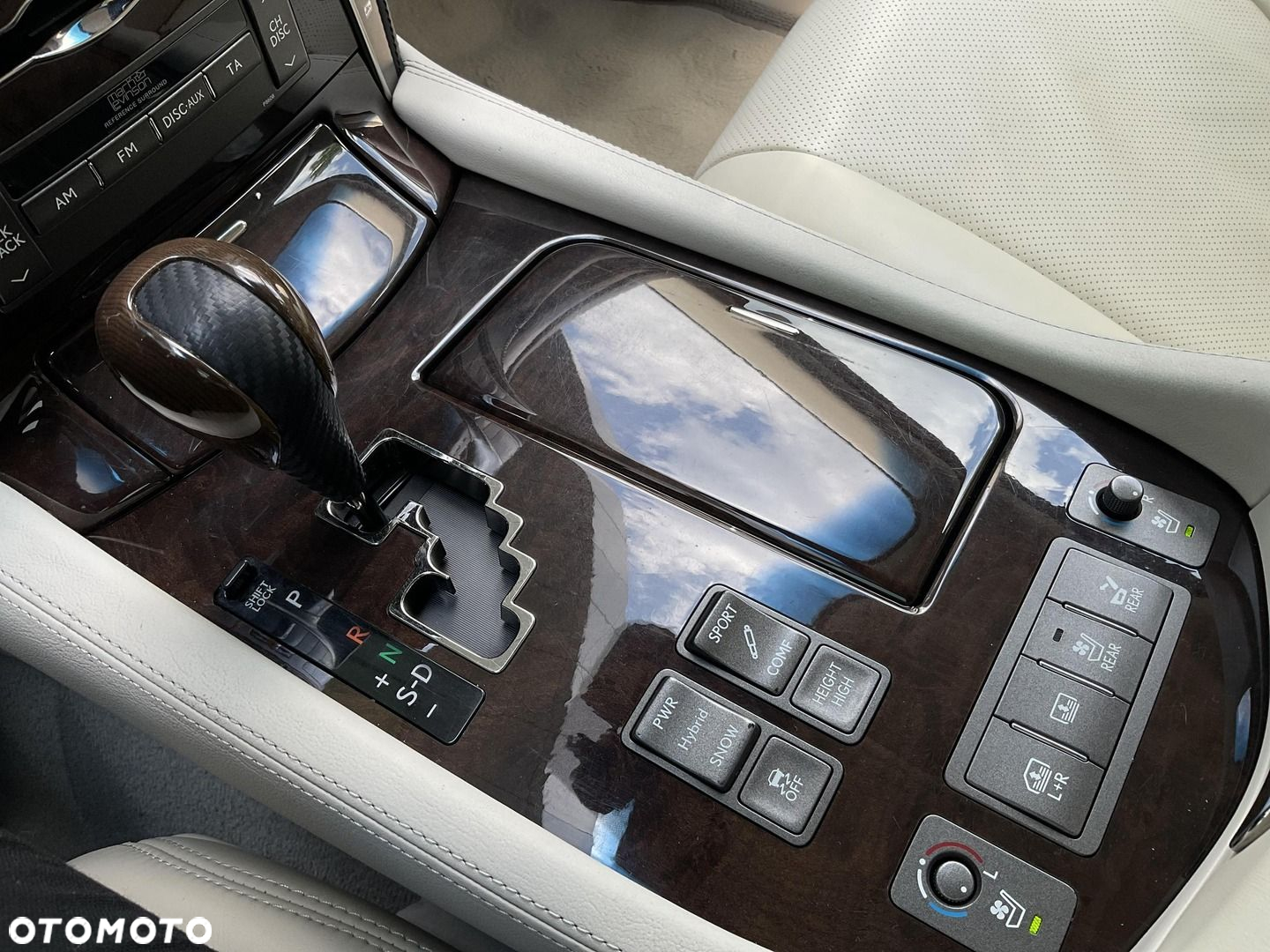 Lexus LS 600h Superior - 27
