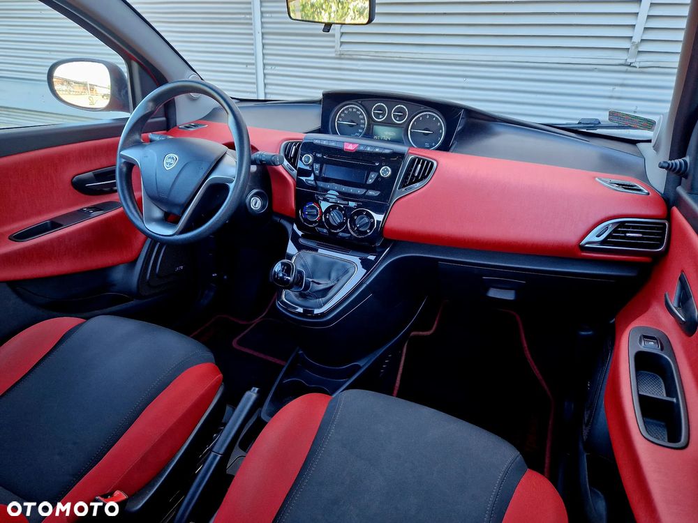 Lancia Ypsilon 1.2 8V Black&Red S&S - 23