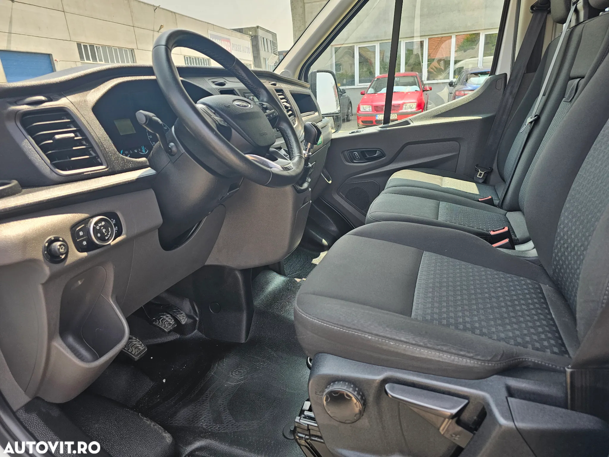 Ford Transit 2.0 Ecoblue L3H2 130 cp - 12