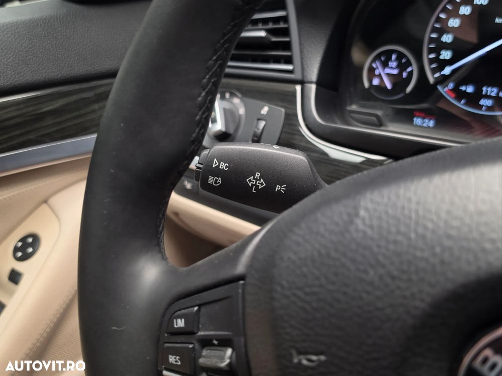 BMW Seria 5 520d Sport-Aut. - 27