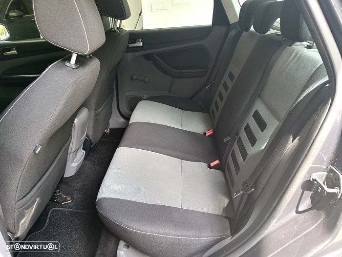 Ford Focus SW 1.4 16V Trend - 45