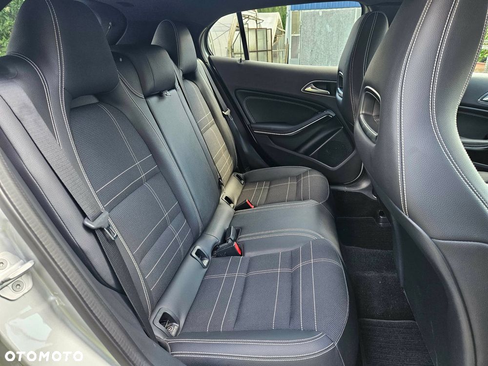 Mercedes-Benz GLA 200 7G-DCT Urban - 13