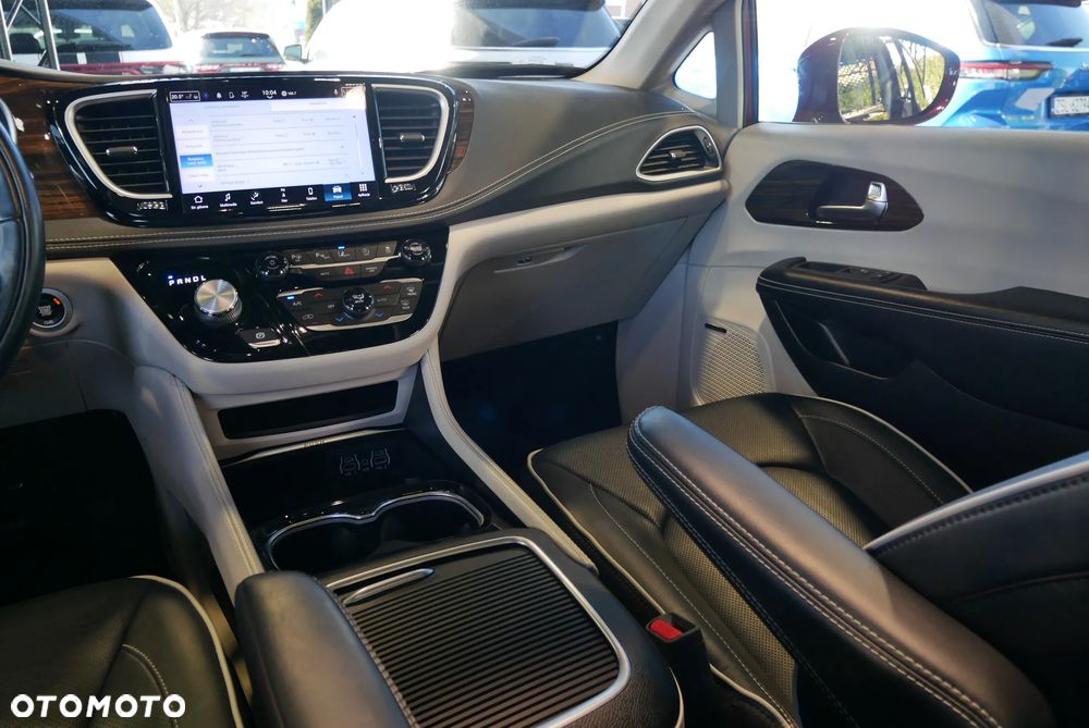 Chrysler Pacifica - 18