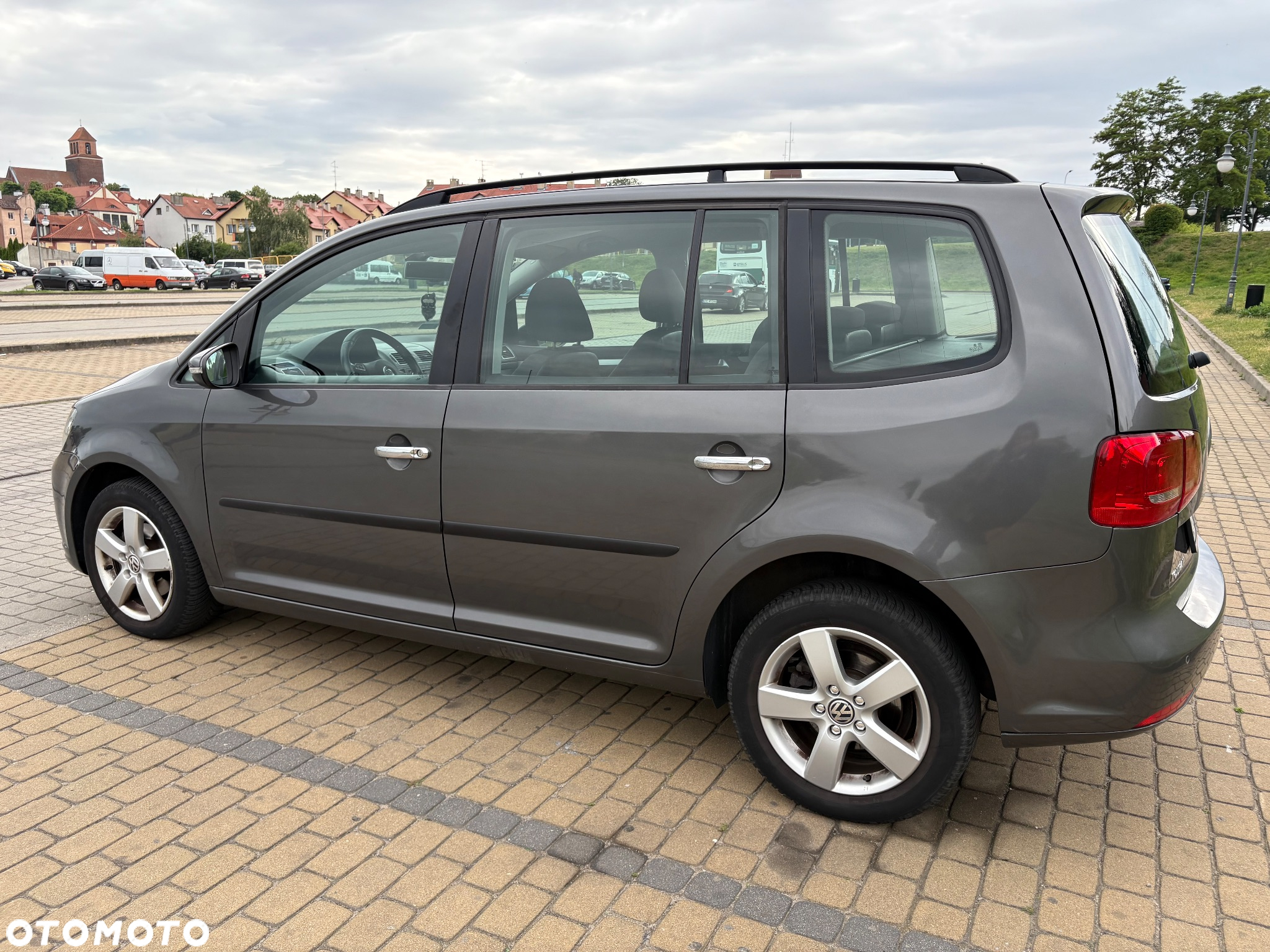 Volkswagen Touran - 11
