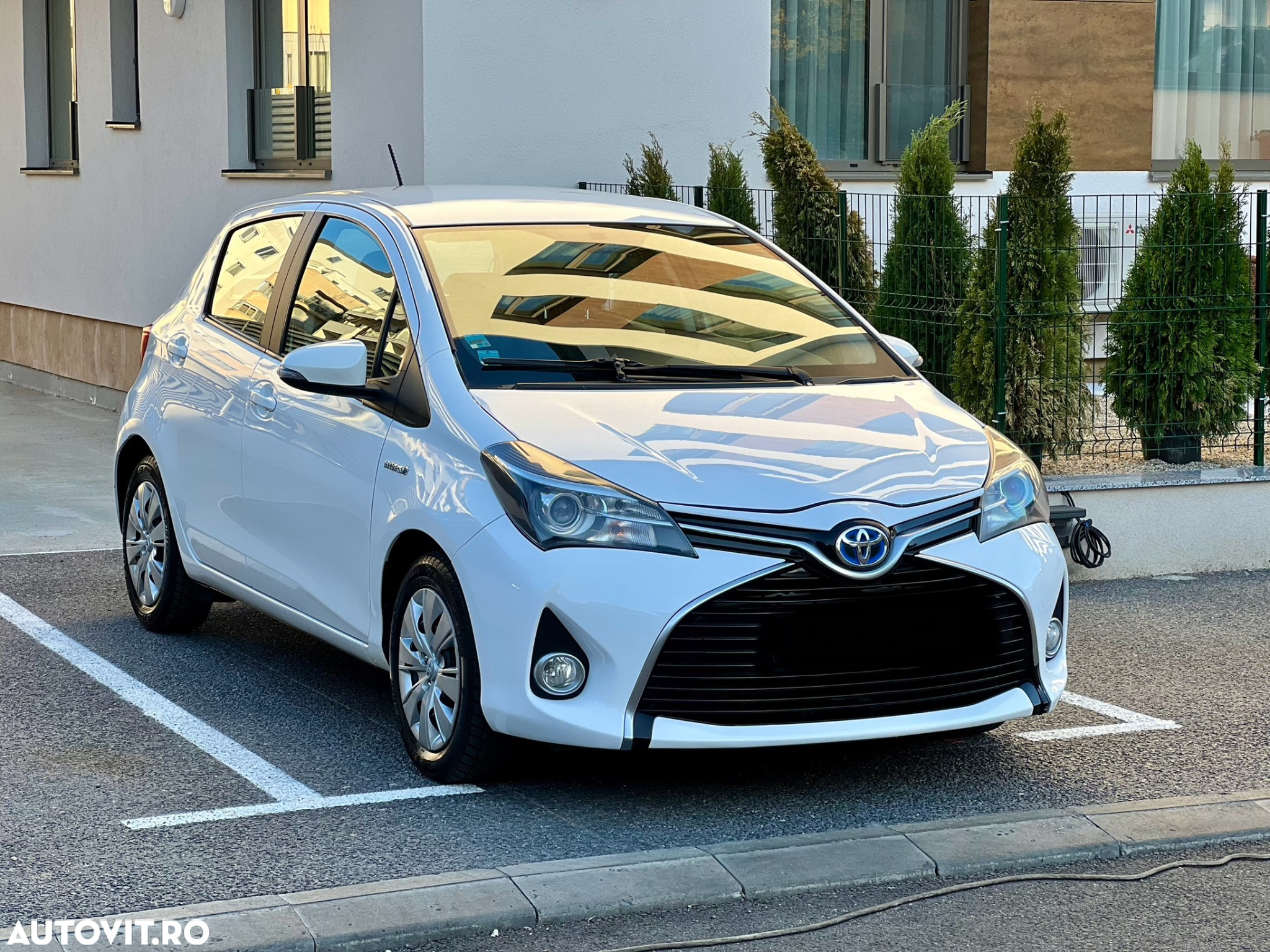 Toyota Yaris 1.5 VVT-i HSD Sol - 2