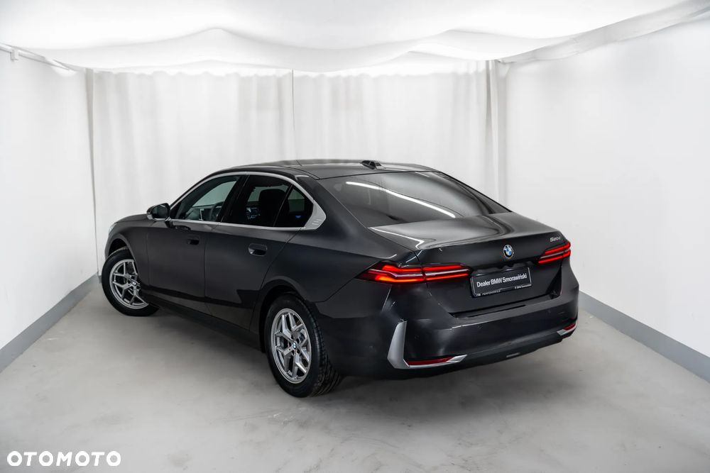BMW Seria 5 520d mHEV - 14