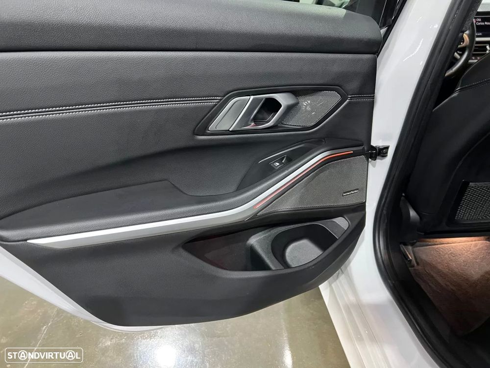 BMW 330 e Pack M Auto - 30