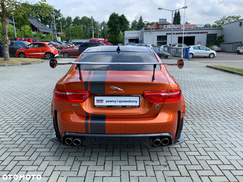 Jaguar XE S - 12