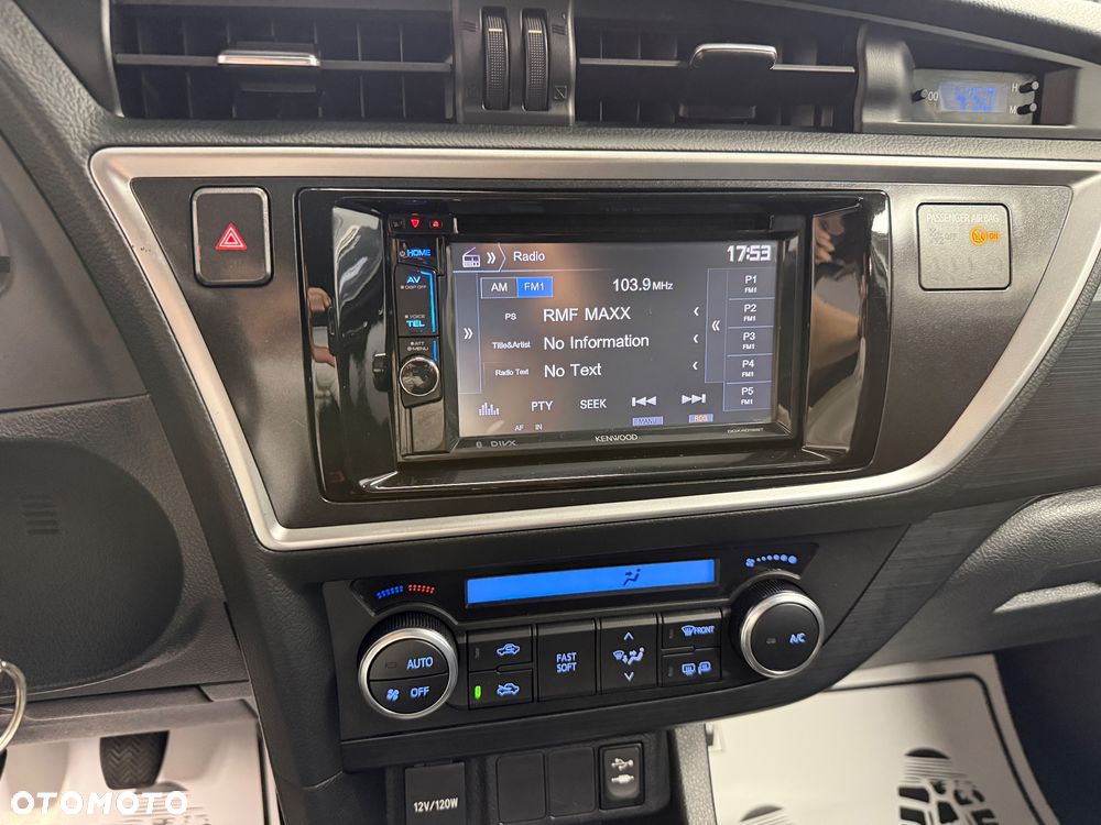 Toyota Auris - 13