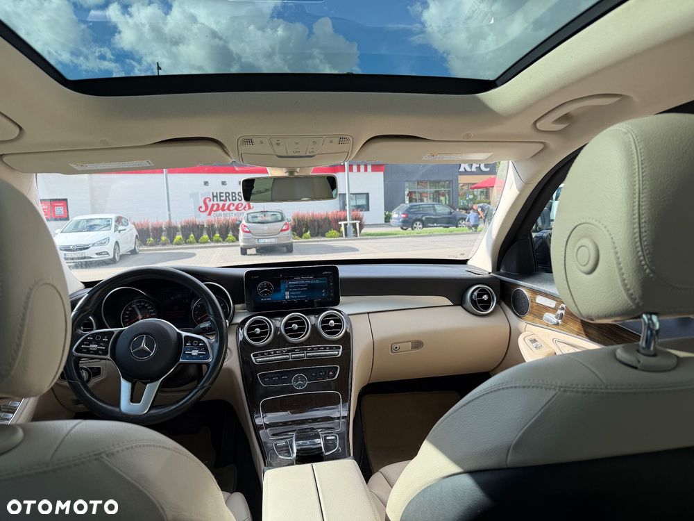 Mercedes-Benz Klasa C 300 4MATIC 9G-TRONIC - 2