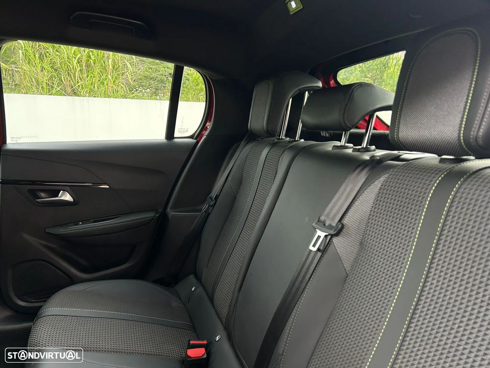 Peugeot e-208 GT - 11