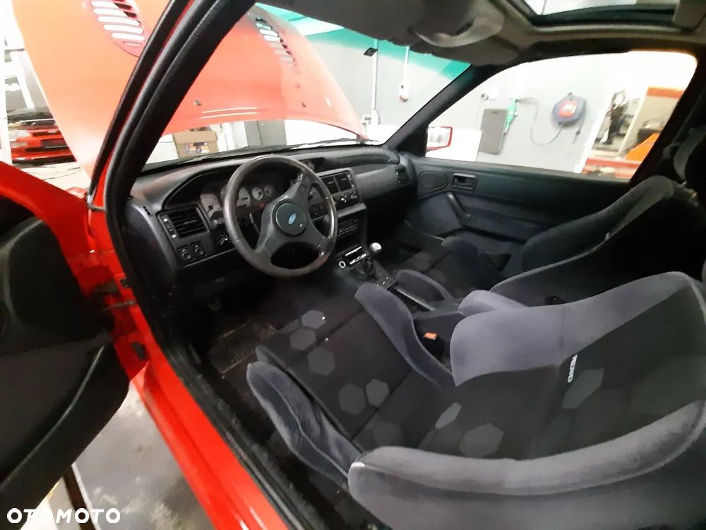 Ford Escort 2000 RS Cosworth - 12