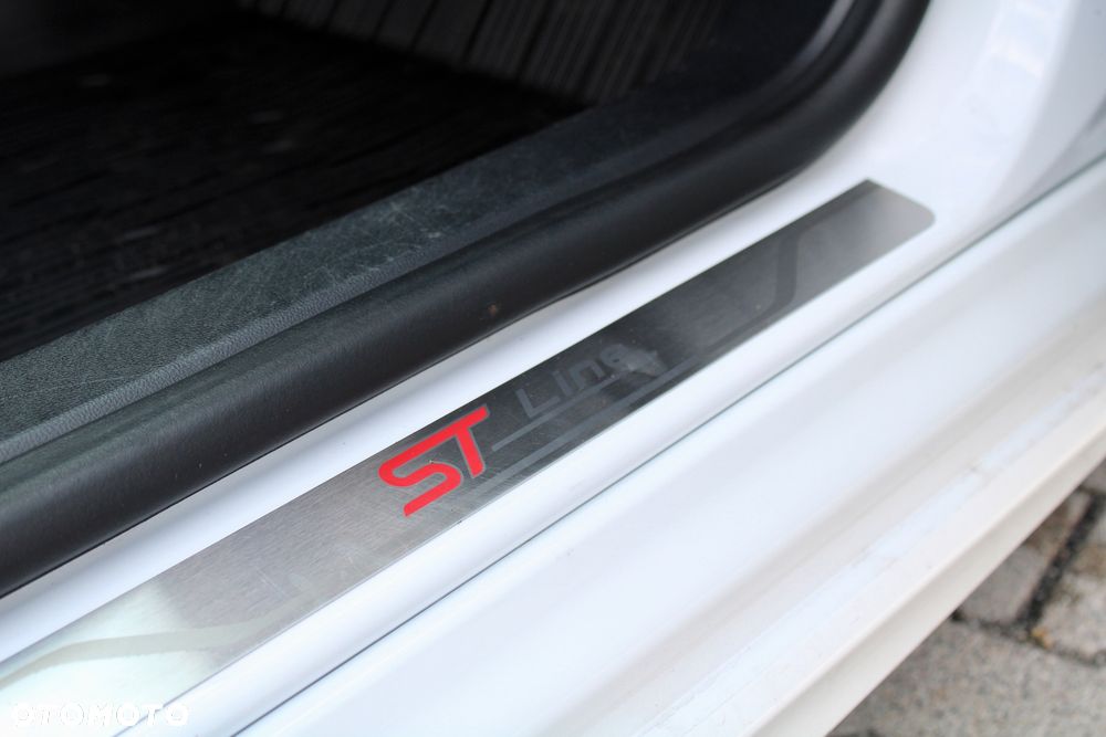 Ford Focus 2.0 EcoBlue STart-Stopp-System ST-LINE - 19