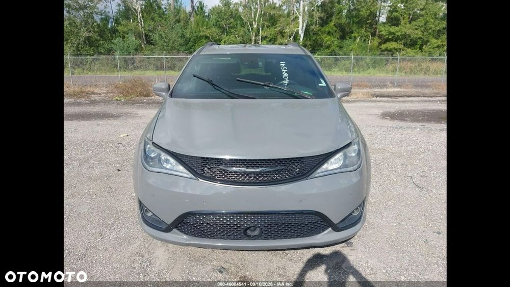 Chrysler Pacifica - 3