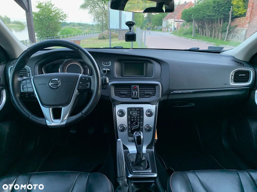 Volvo V40 Cross Country T3 Drive-E Ocean Race - 9