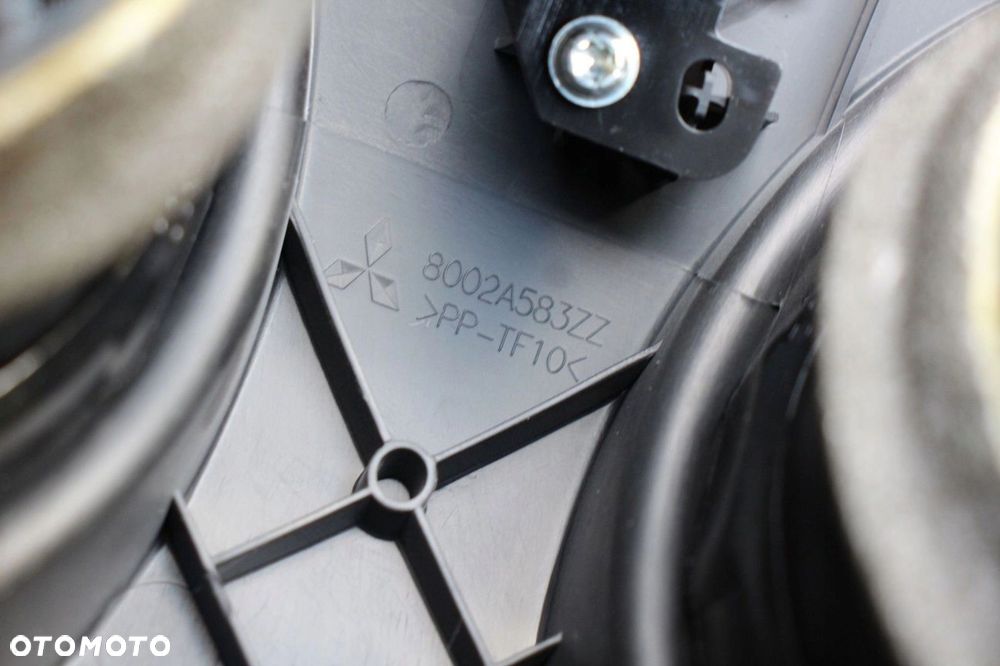 Kratka kratki nawiewu środkowa MITSUBISHI COLT VI 8002A583ZZ (2262) - 3