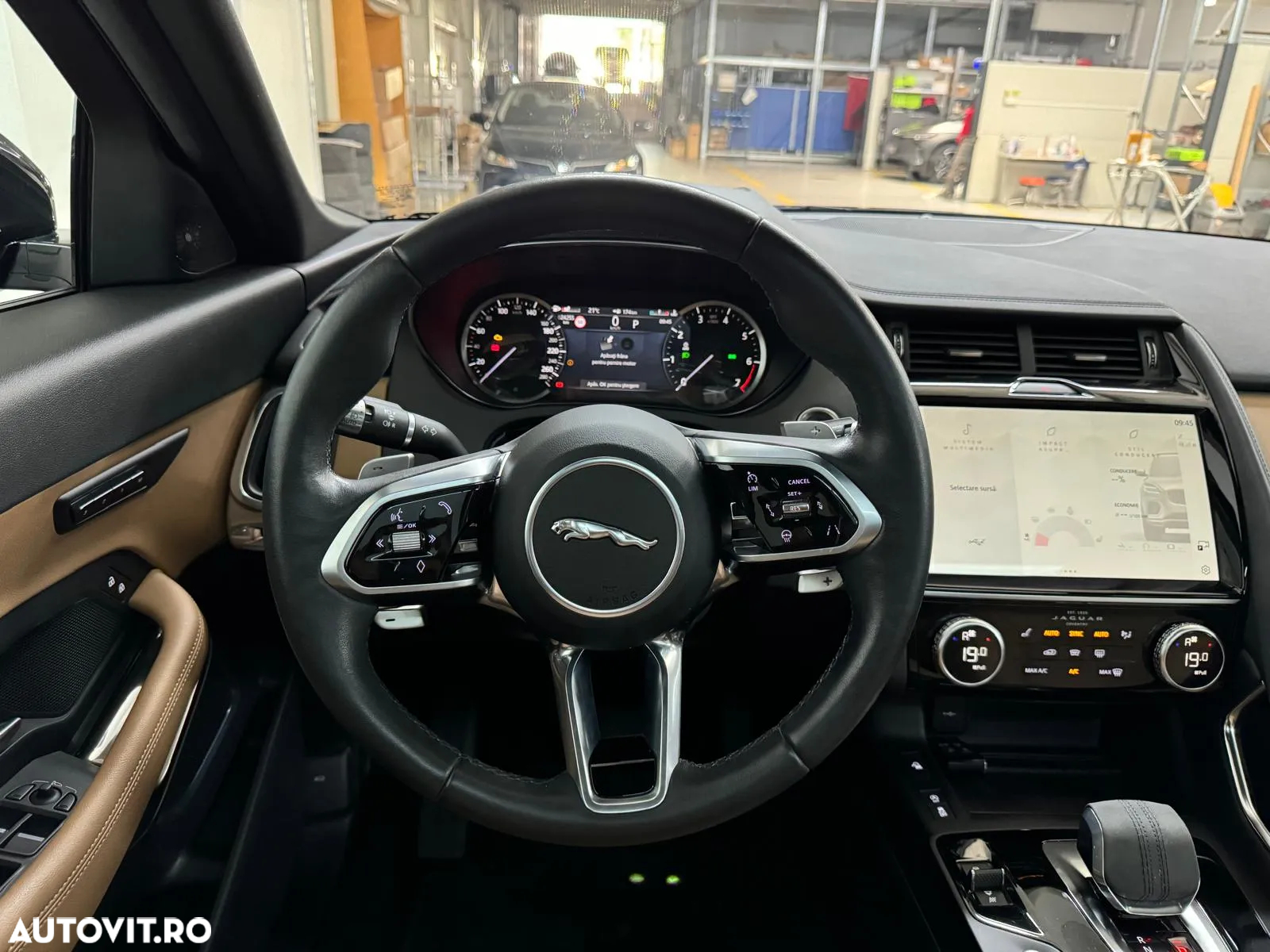 Jaguar E-Pace - 17