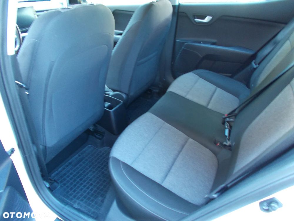 Kia Stonic - 11
