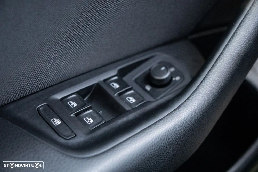 VW Passat Variant 2.0 TDI Elegance DSG - 16