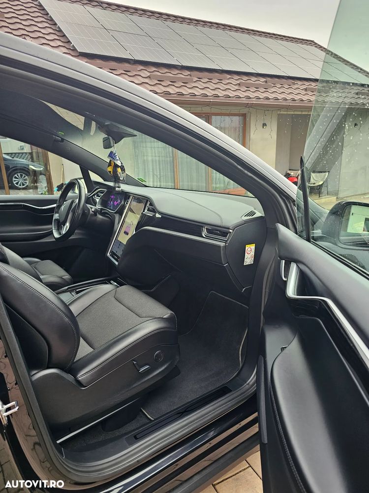Tesla Model X - 4