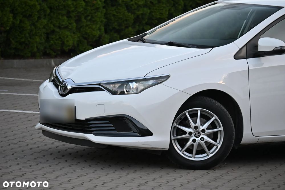 Toyota Auris 1.33 VVT-i Premium + - 5