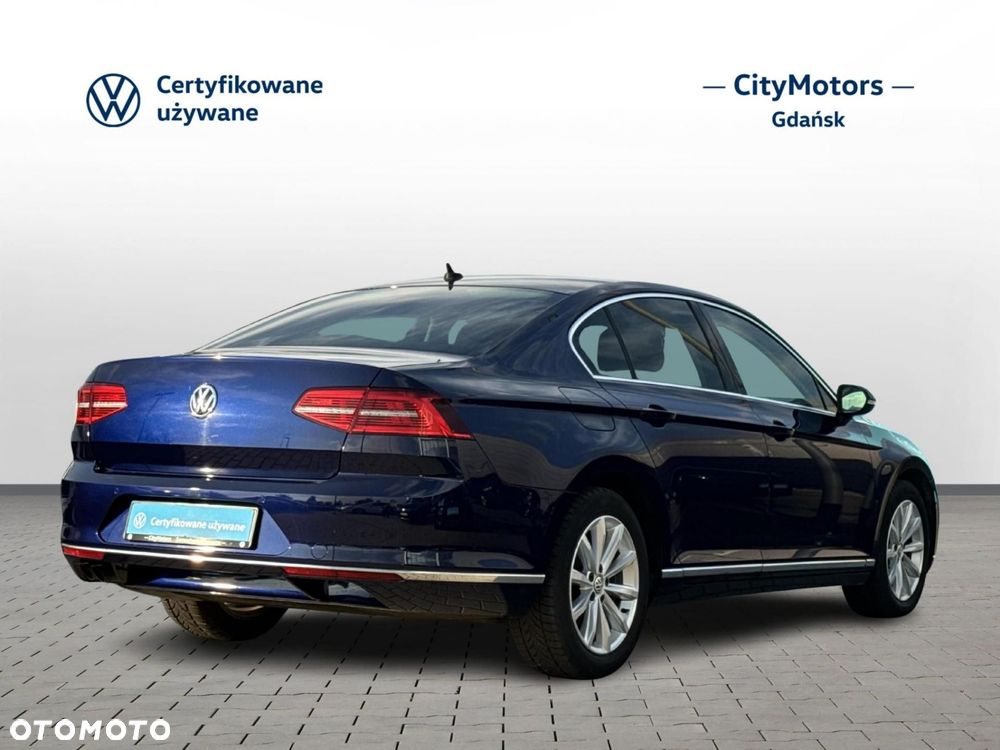 Volkswagen Passat - 4