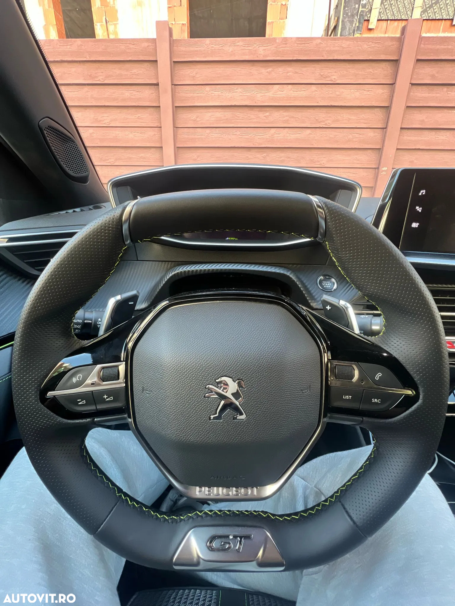 Peugeot 2008 1.2 L PureTech STT EAT8 GT Line - 24