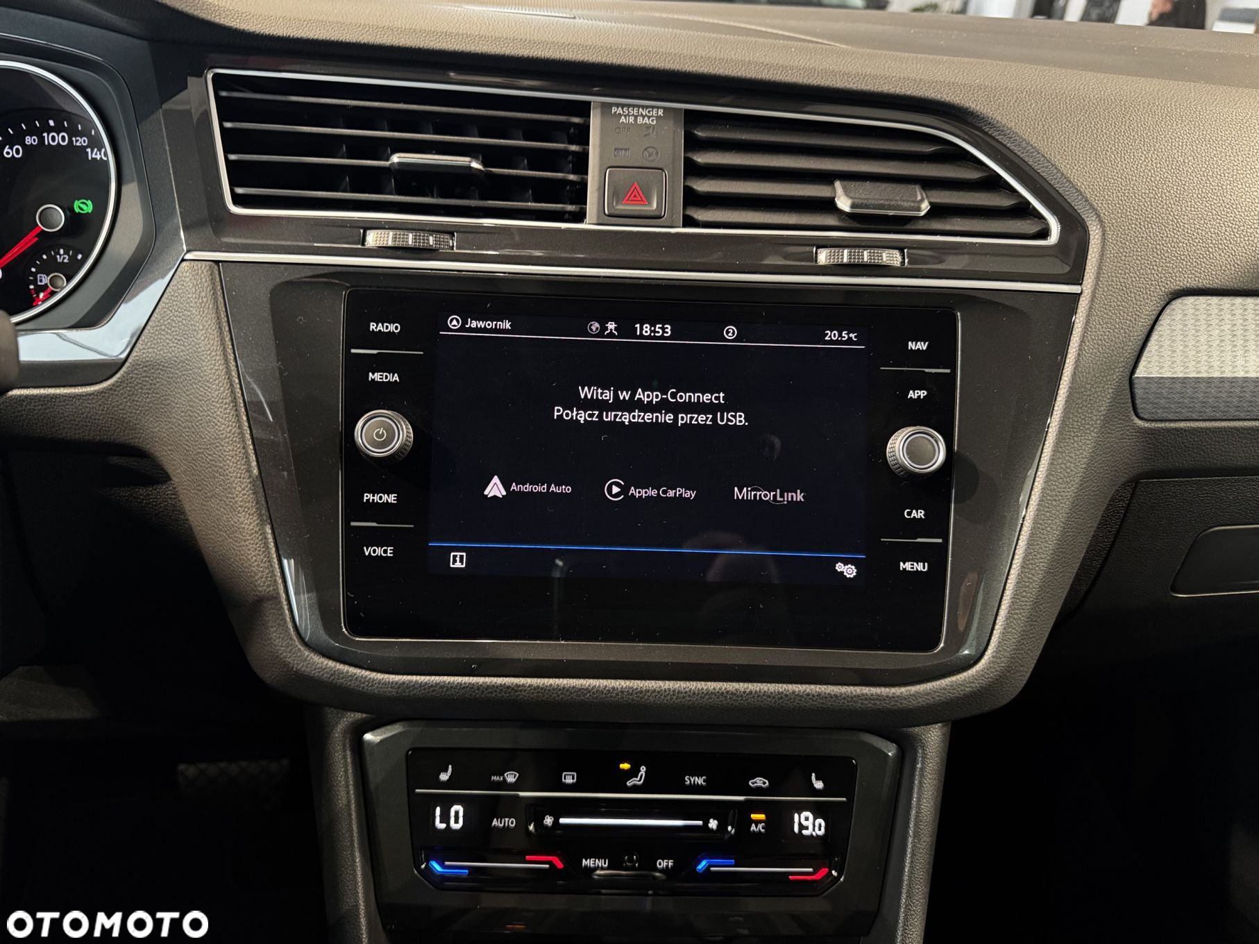 Volkswagen Tiguan - 23