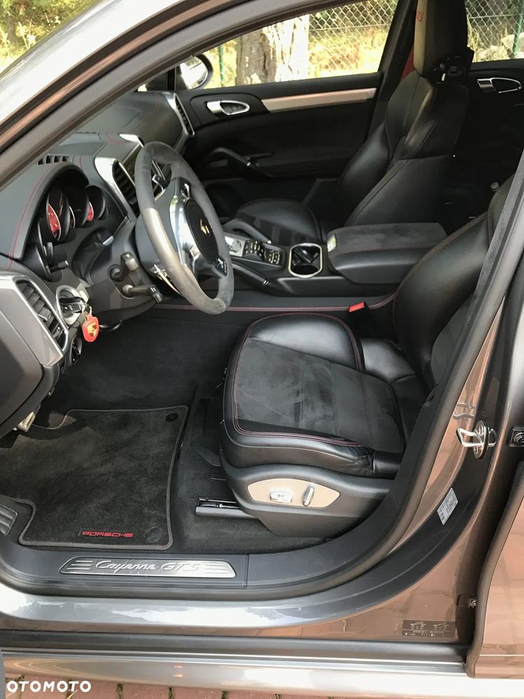 Porsche Cayenne - 22