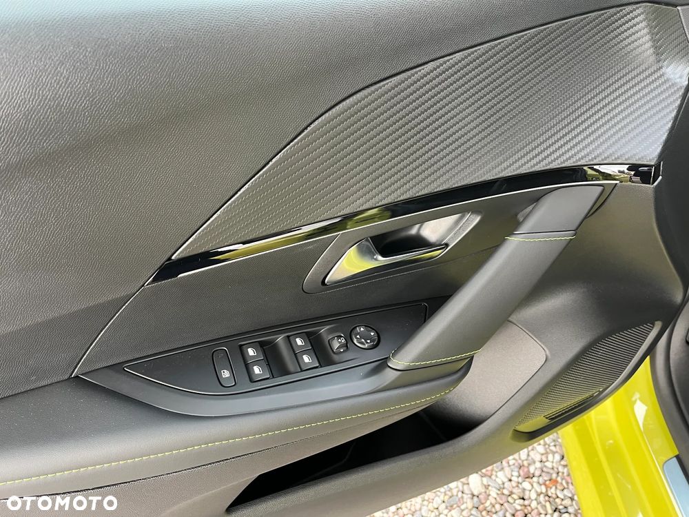 Peugeot 208 1.2 mHEV GT - 31