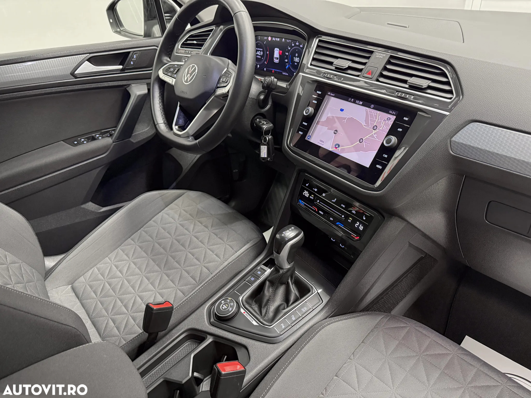 Volkswagen Tiguan 2.0 TDI SCR 4MOTION DSG Life - 17