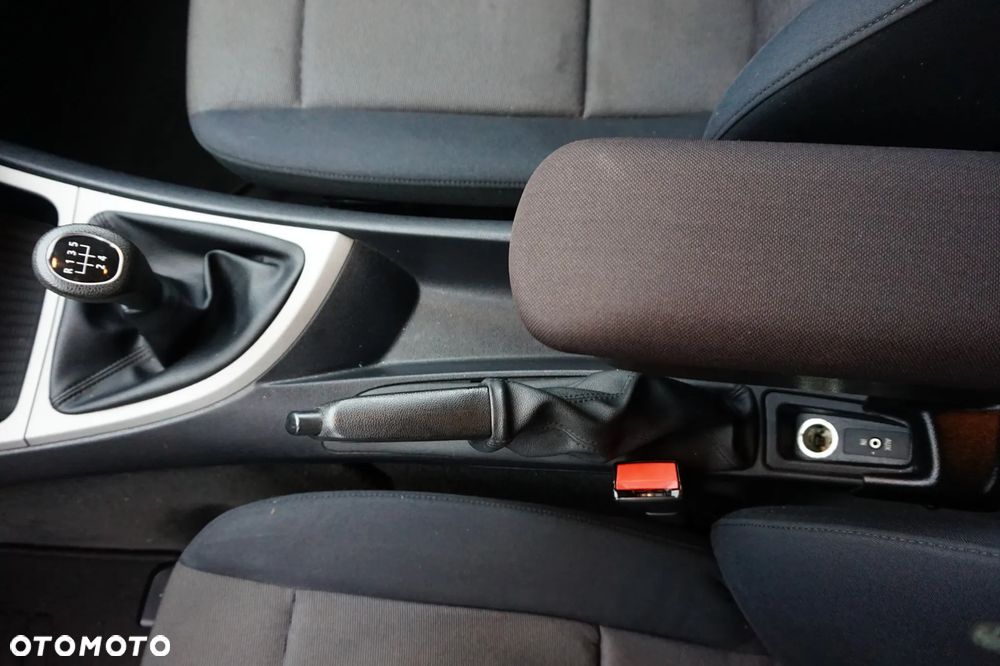 BMW Seria 1 116i - 32
