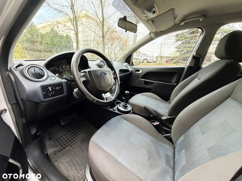 Ford Fiesta - 10