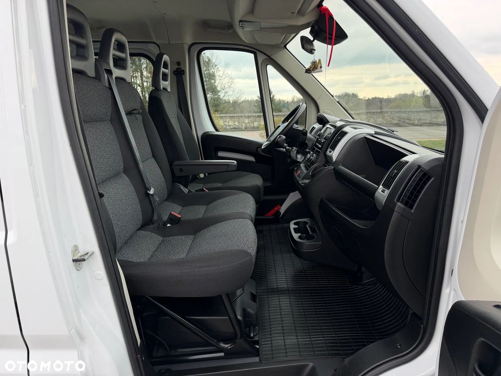 Fiat Ducato Doka 7 osób / Brygadowy / Paka 3.3m / Wzmacniany Maxi Koła 16" / Silnik Iveco 2.3 140km  / Ledy / Bogate wyposażenie / Zadbany jak nowy / 1 Właściciel / Salon PL / FV23% - 30