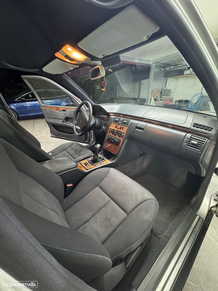 Mercedes-Benz E 250 TD Classic - 7