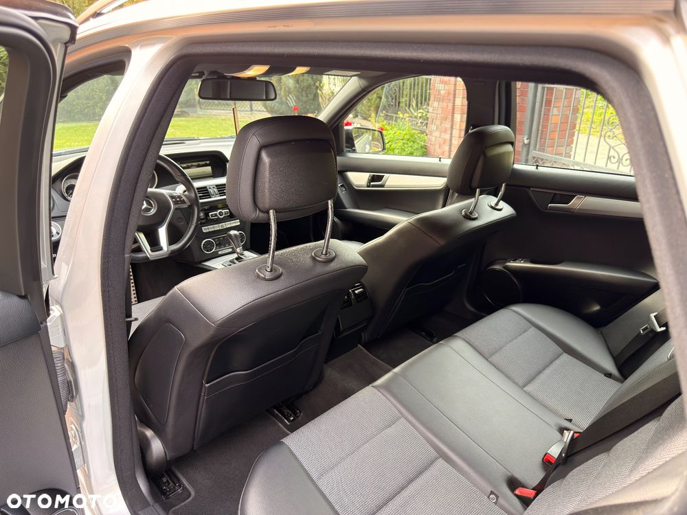 Mercedes-Benz Klasa C 250 CDI 4Matic 7G-TRONIC Avantgarde Edition - 23